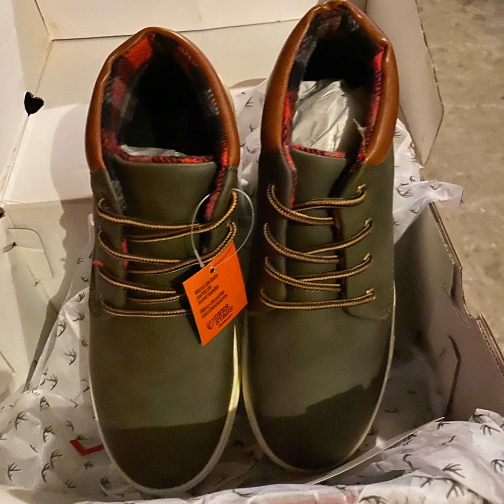 Young Men’s Sneaker